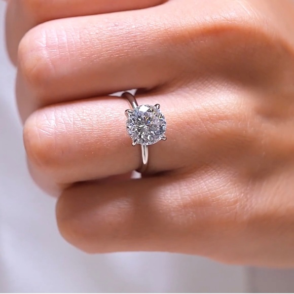 Lab created diamond and sterling silver - Picture 2 of 4